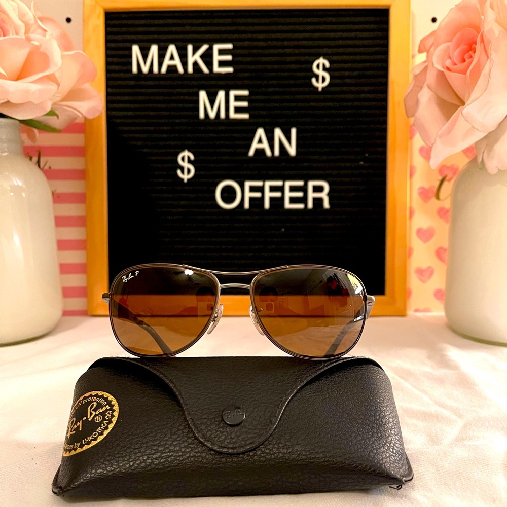 Ray-Ban
Matte Brown Aviator Polarized Sunglasses
5.5"L x 2.25"W x 1.75"H